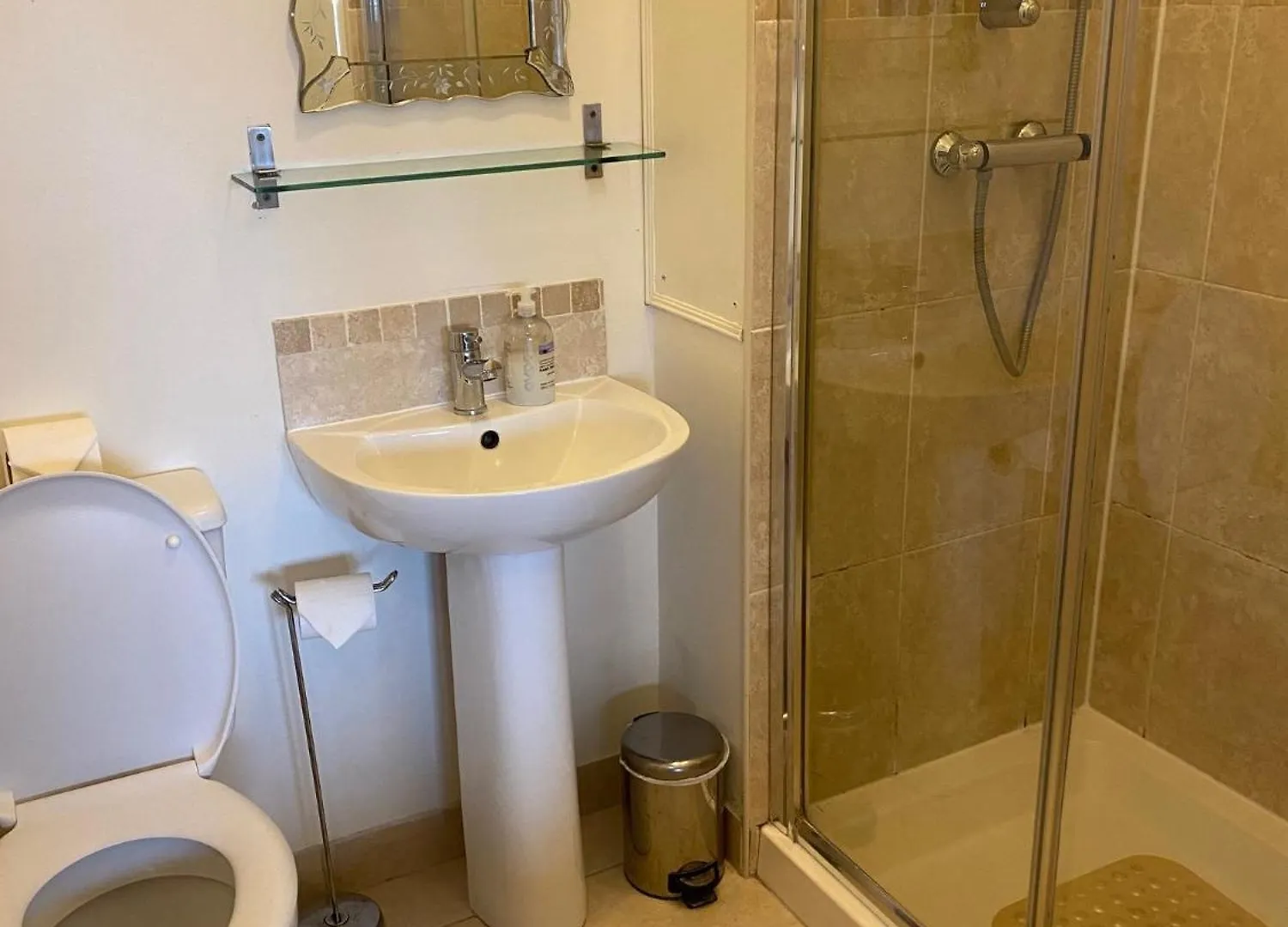 Pebbles Guest House Southend-on-Sea 4*,