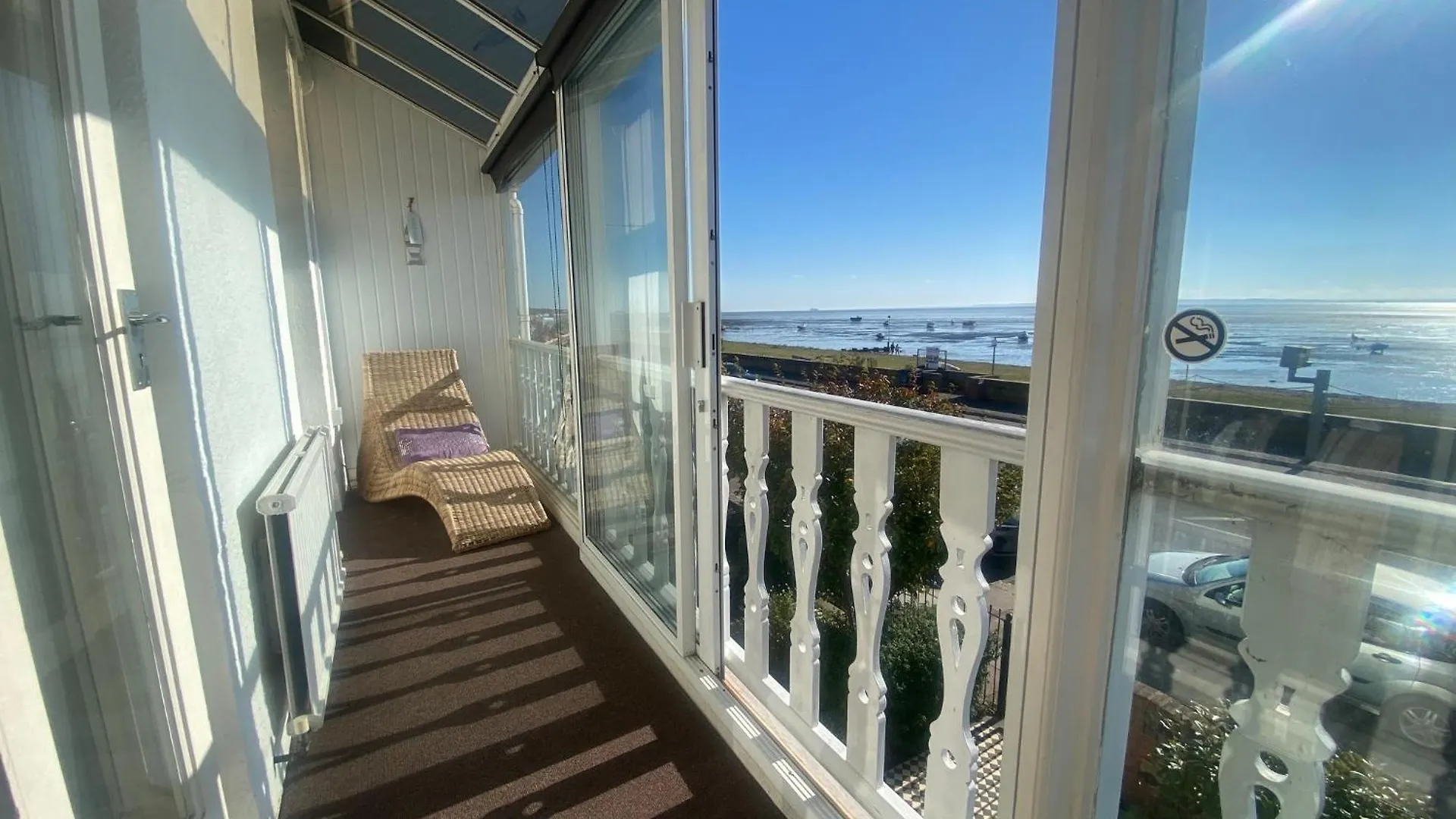 Pebbles Guest House Southend-on-Sea 4*,