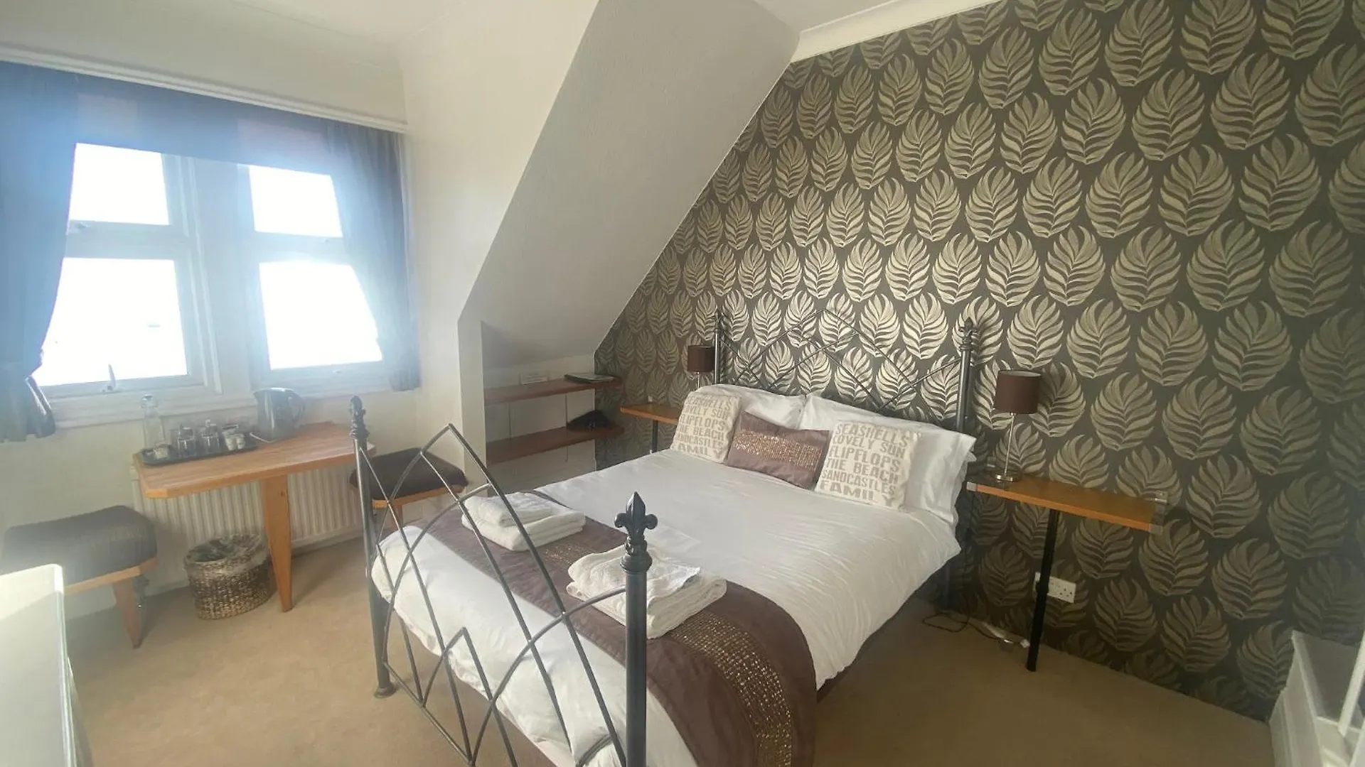 Pebbles Guest House Southend-on-Sea Bed & Breakfast